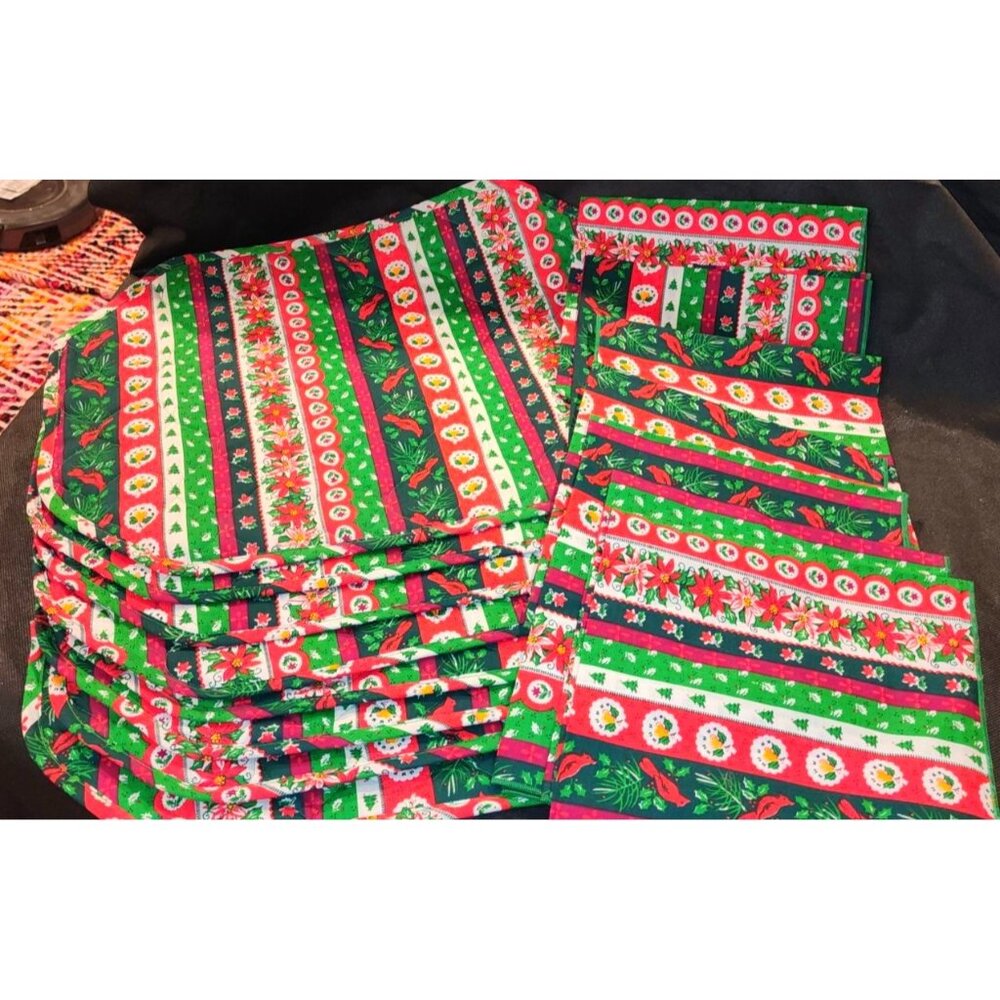 NOS Set Of 16 Quilted Christmas Themed Placemats Napkins Festive Pattern